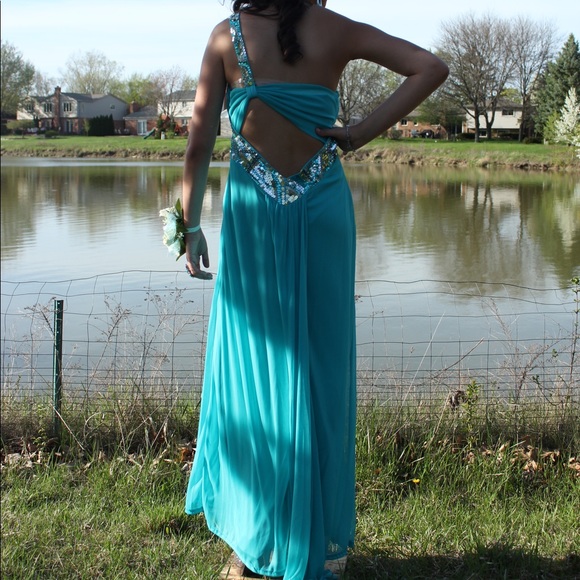 Prom dress! - Picture 2 of 8